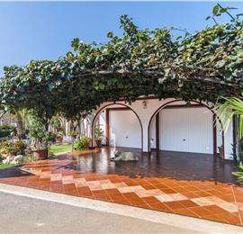 4 Bedroom Villa with Pool and Annex near Porec, Sleeps 8
